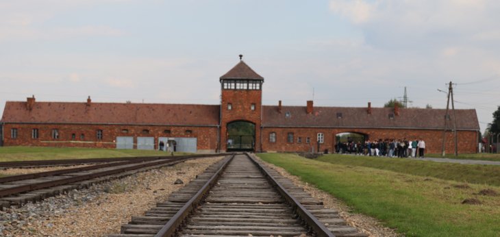  Auschwitz banner  