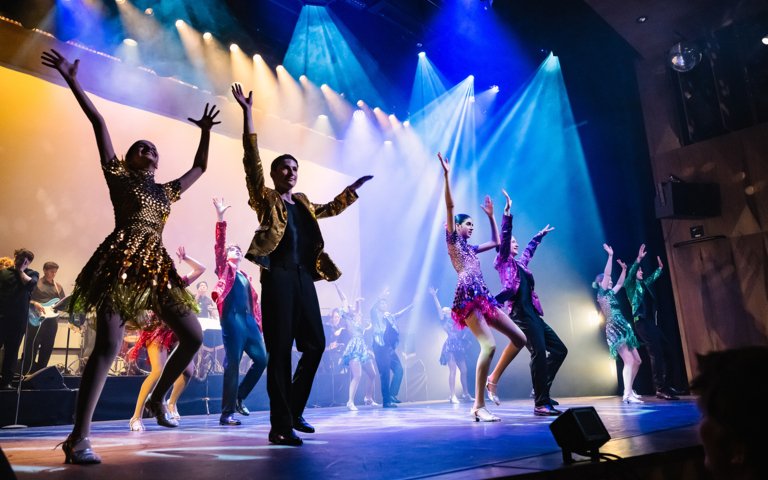  JZ8 6869 XL  carousel  