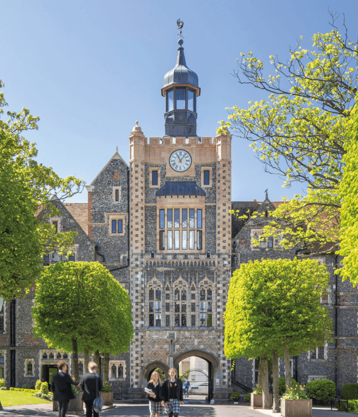  Pupils walking through the Quad up from the Cairns Tower 