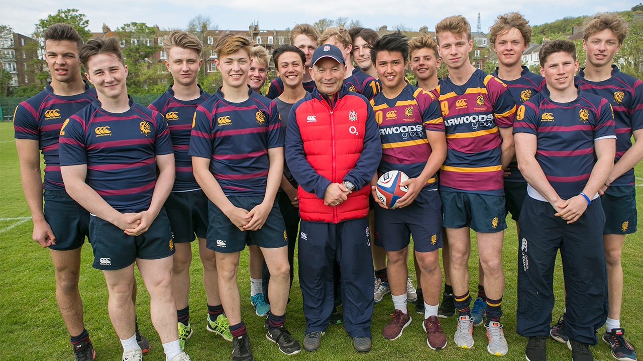 Sport-Rugby-Eddie-Jones-with-rugby-team.jpg